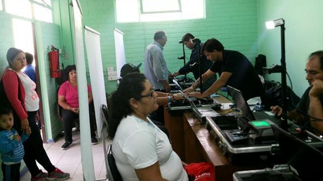 El operativo del Registro Civil para renovar cédulas a los damnificados del norte