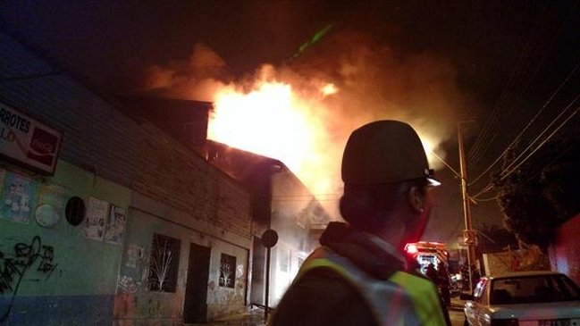 Incendio en residencial moviliza a Bomberos en Cartagena