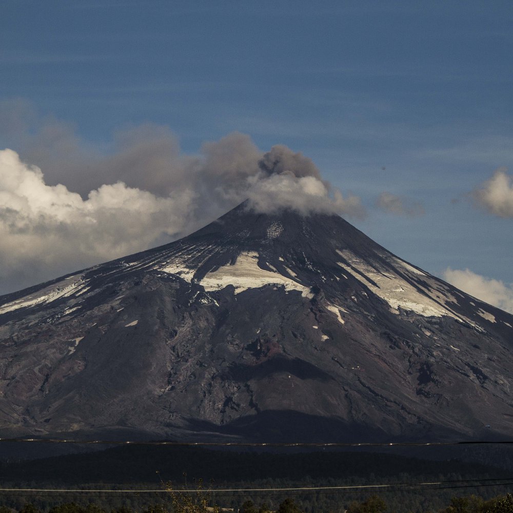 Onemi: Volcán Villarrica mantiene condición de inestabilidad