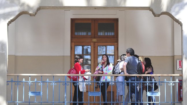 Expertos: Impuesto a titulados generaría pérdida de 20 mil millones de dólares