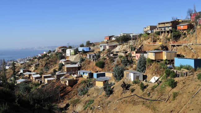 Valparaíso: 1.300 familias continúan en viviendas de emergencia a un año de incendio