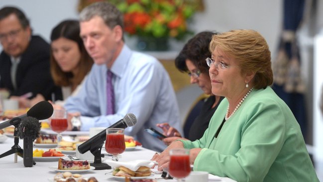 Presidenta de corresponsales extranjeros relató reunión con Bachelet