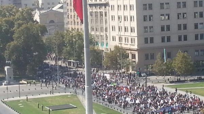 Colegio de Profesores lideró marcha por la educación pública