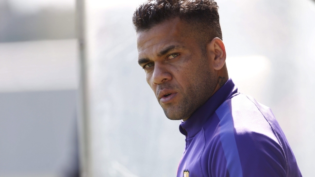 Presidente de Barcelona no descarta renovación de Dani Alves