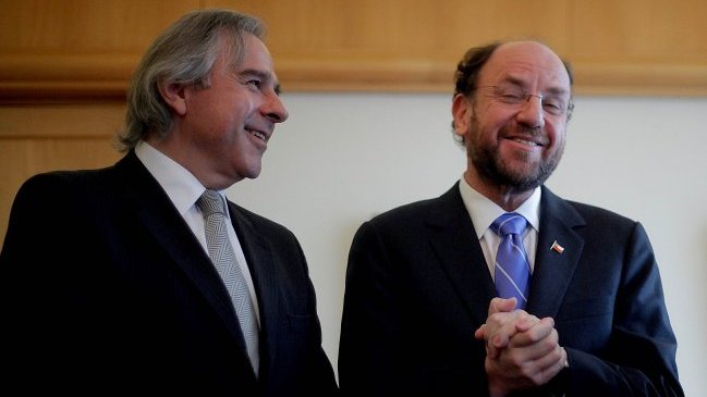 Colaboradores de Iván Moreira emitieron boletas a empresas de ex canciller