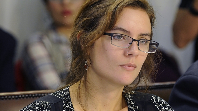 Camila Vallejo reiteró apoyo al proyecto que limita dieta parlamentaria