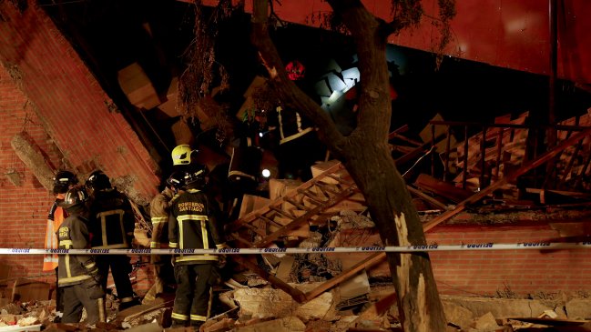 Autoridades investigan las causas del derrumbe de un galpón en Persa Biobío