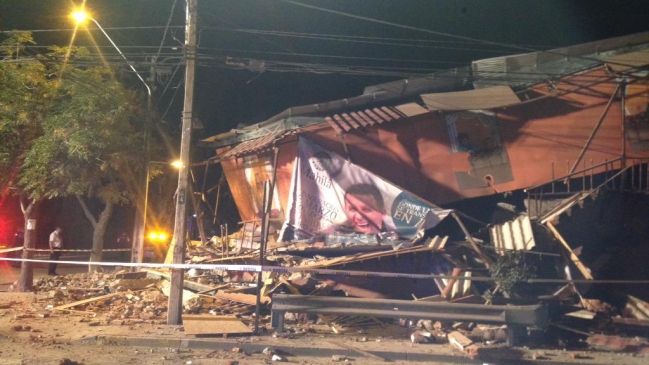 Derrumbe de local comercial moviliza a Bomberos en Santiago