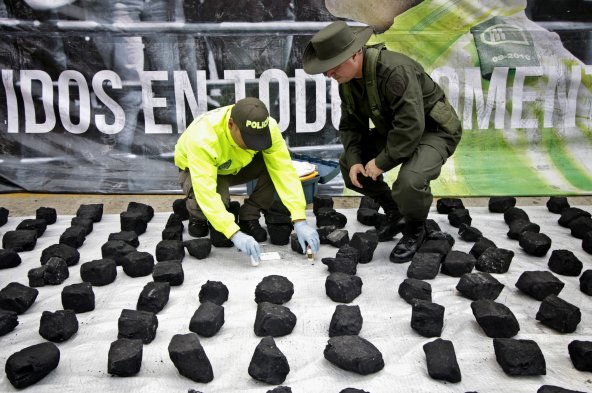 [fotos] Policía Antinarcóticos De Colombia Decomisó 306 Kilos De Pasta