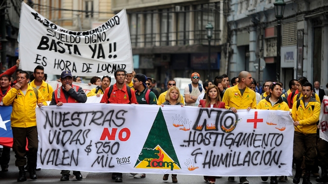 Trabajadores de Conaf marcharon en Valparaíso