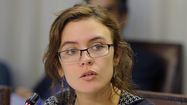 Camila Vallejo: La UDI sólo intenta llevar al Partido Comunista a la ilegalidad