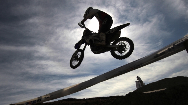 Lo Barnechea: Fiscalizan vehículos de motocross tras quejas de vecinos por ruidos