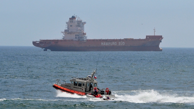 Rescatan a mujer que se ahogaba en una playa de Viña del Mar