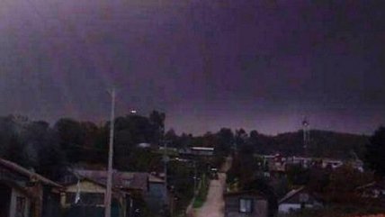   Columna de ceniza del volcán Calbuco que dejó Cochamó a oscuras 