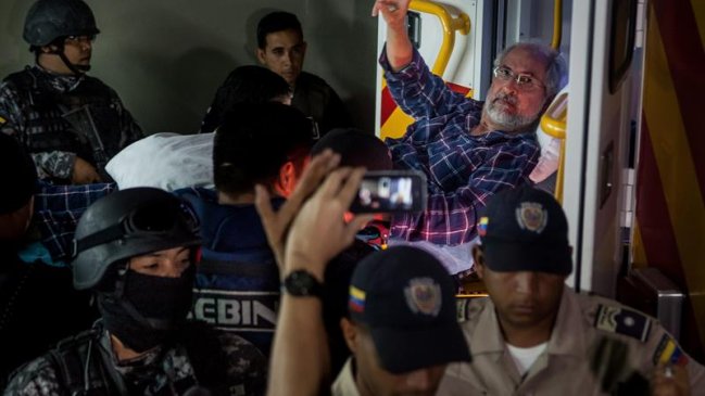 Alcalde de Caracas dejó la cárcel por razones médicas aunque mantendrá el arresto