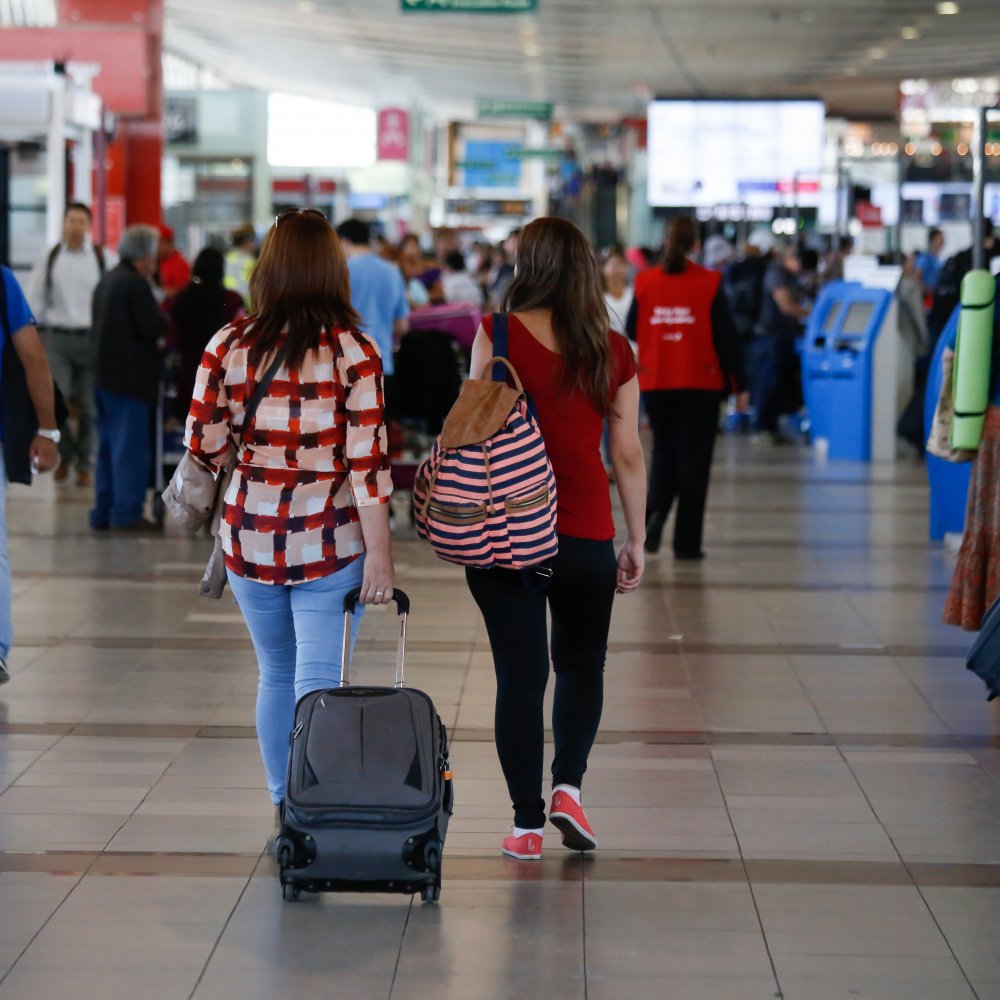 Evalúan que tren entre Santiago y Valparaíso incluya estación en el aeropuerto internacional