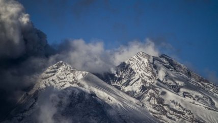   La vista del Volcán Calbuco desde Ensenada 