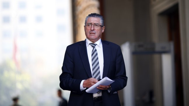 Timonel DC reitera que empresa de sus hijos sí prestó servicios a SQM