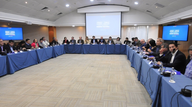 Nueva Mayoría pide a La Moneda clarificar el 