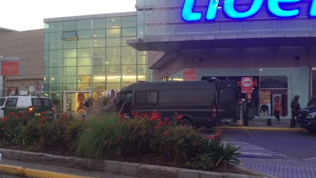 Carabineros frustró robo en local de comida rápida de Mall Plaza Norte
