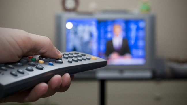 Chilenos consumen más de un mes de televisión al año