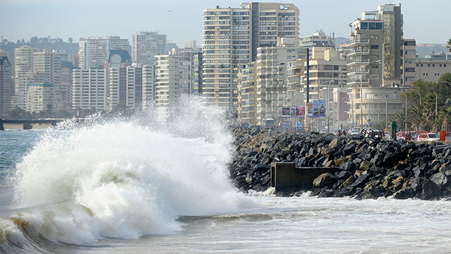 Por qué se están formando olas gigantes desde México hasta Chile