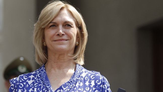 Caso SQM: Evelyn Matthei anunció querella contra director del SII