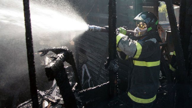 Tres personas fallecieron calcinadas por incendio en Olmué
