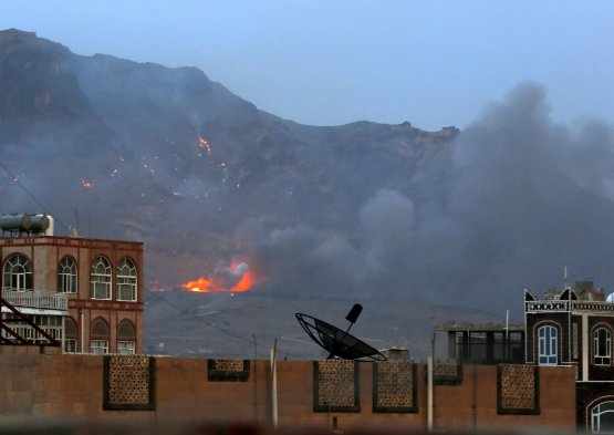 [Fotos] Almacén de misiles explotó tras bombardeo en Yemen 