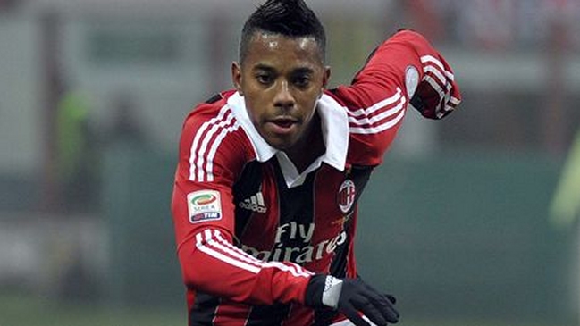 Robinho rescindió con AC Milan y negocia un contrato con Santos