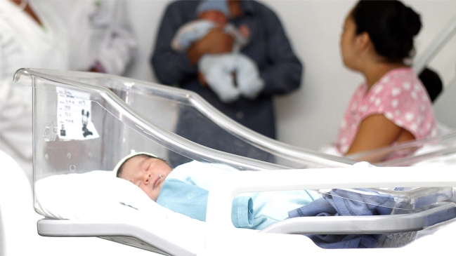 Cámara de Diputados pidió a la Presidenta Bachelet establecer política de natalidad