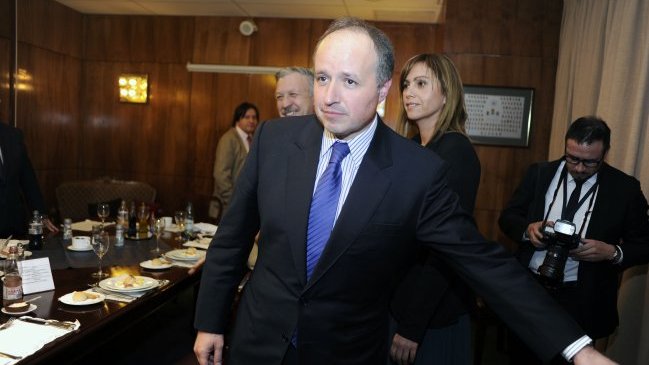 Ministro Insunza enfrentó dudas por trabajos privados