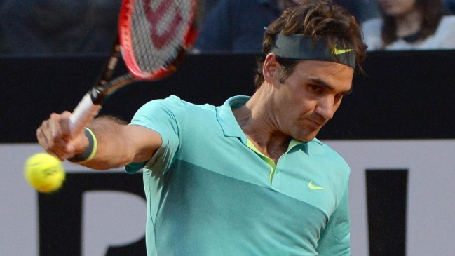 Federer debió esforzarse para superar al uruguayo Pablo Cuevas en Roma