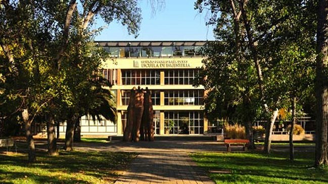 Sumario por copia masiva durante una prueba remece a la PUC