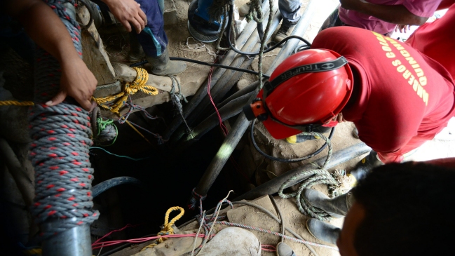 Rescatistas dan con los primeros dos cuerpos de mineros atrapados en Colombia