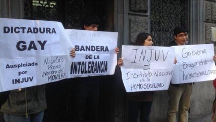 Jóvenes cristianos protestaron frente al Injuv contra la 