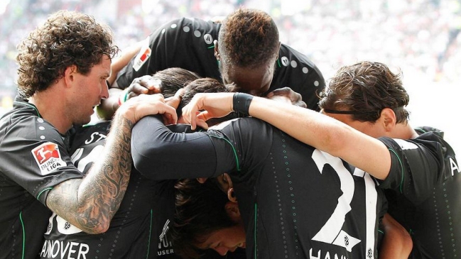 Miiko Albornoz y Hannover 96 celebraron ante Augsburgo y se ilusiona con la permanencia