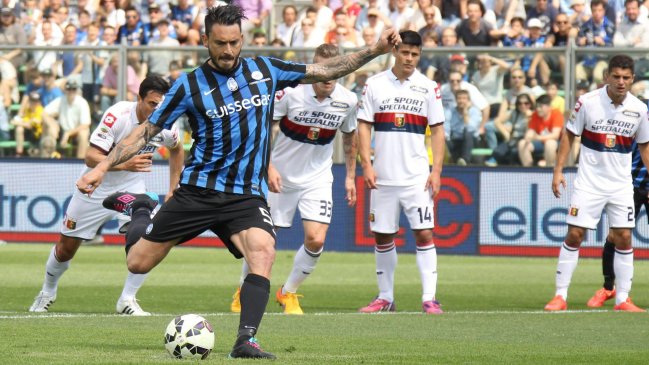 Mauricio Pinilla anotó en dura caída de Atalanta ante Genoa en la liga italiana