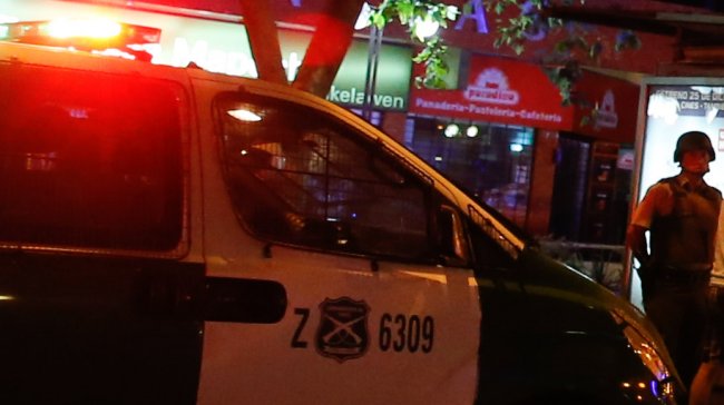 Dos adolescentes fueron detenidos tras asaltar supermercado en Las Condes