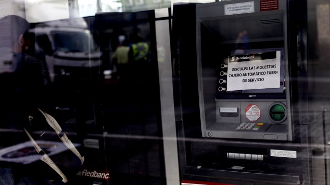 Trabajadores de Brinks y Prosegur reclamaron por bancos que abrirán el sábado