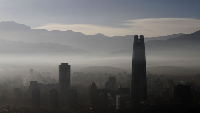 Intendencia decretó alerta ambiental este domingo en Santiago