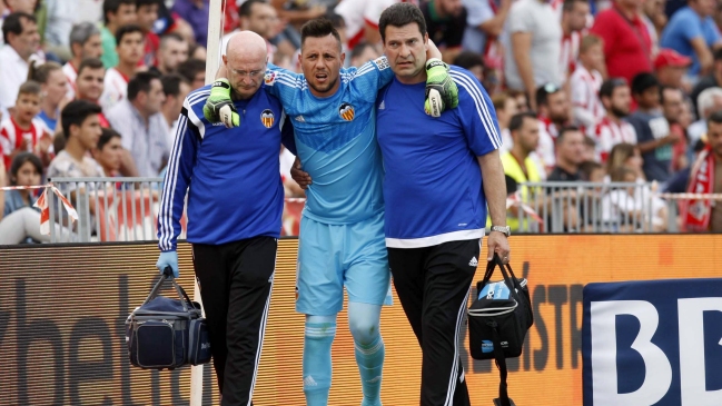 El arquero brasileño Diego Alves sufrió dura lesión y se perderá la Copa América