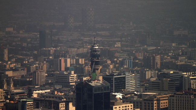 Intendencia prolongó para este lunes alerta ambiental en Santiago