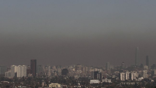 Intendencia decretó alerta ambiental para este martes en Santiago