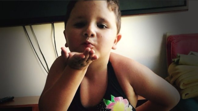 Padre de niña transgénero emplazó a la senadora Jacqueline van Rysselberghe