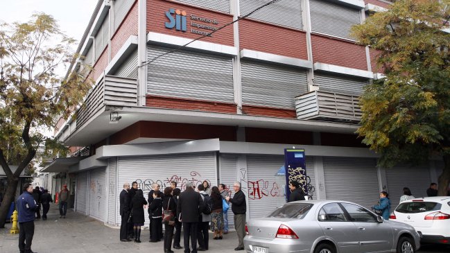 Descubren robo en oficina del Servicio de Impuestos Internos