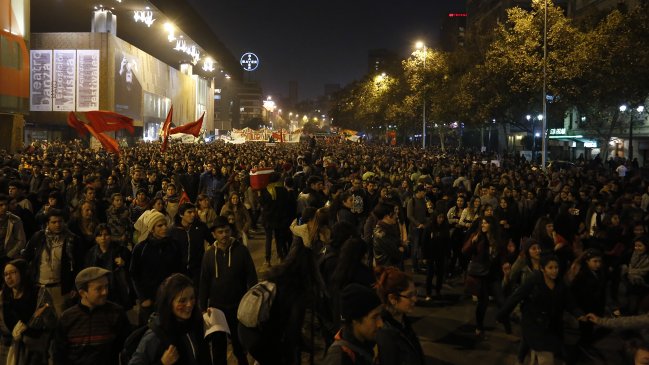 Estudiantes se movilizaron en contra de la represión y por reforma educacional