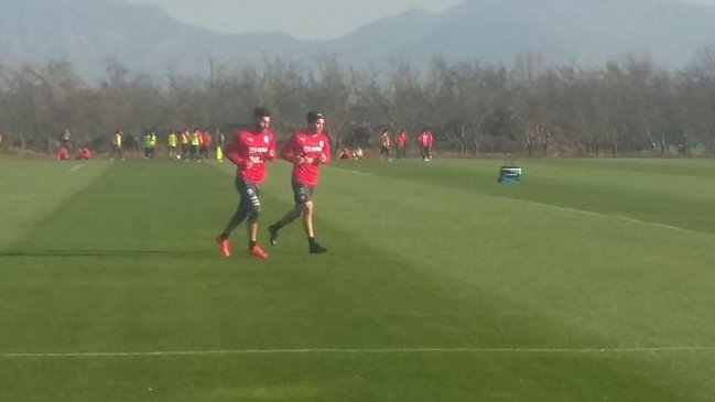 Eugenio Mena fue la novedad en práctica de la selección