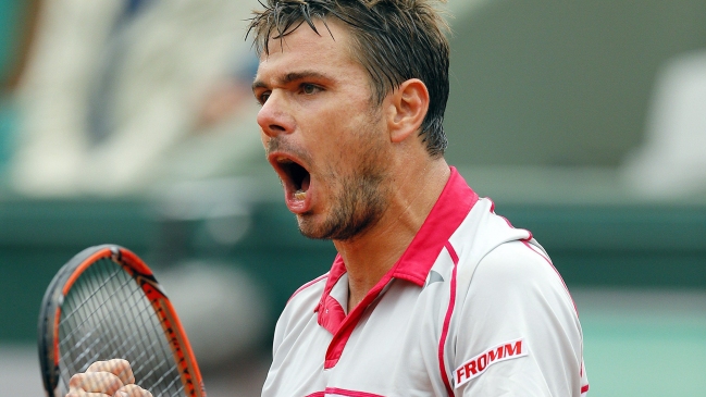 Stan Wawrinka festejó ante Gilles Simon en la cuarta ronda de Roland Garros