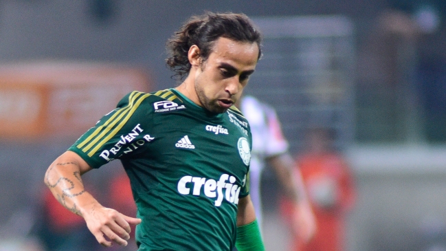 Valdivia y Palmeiras juegan derby ante Corinthians
